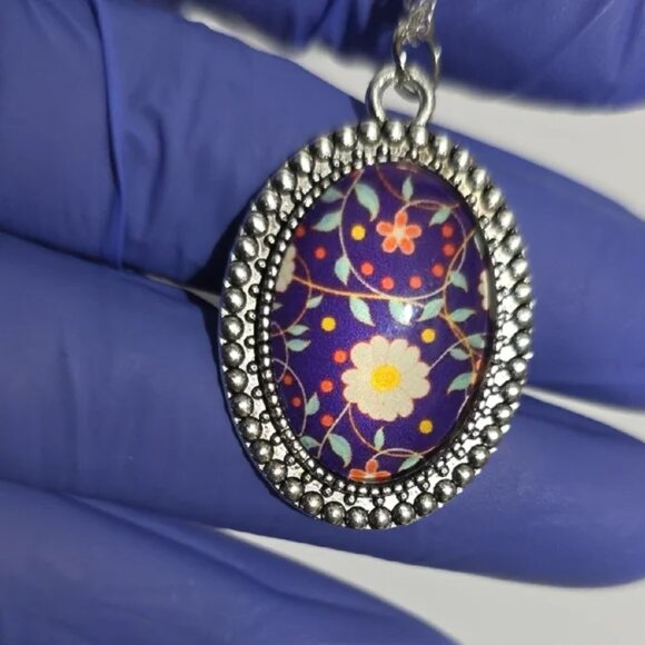 Handcrafted Floral Pendant Necklace with Silver Chain – Botanical Elegance - Picture 3 of 8